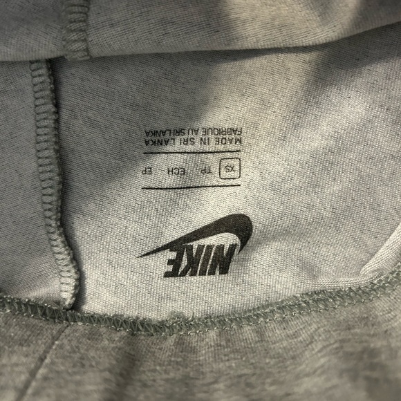 Nike gray biker shorts - Picture 3 of 3